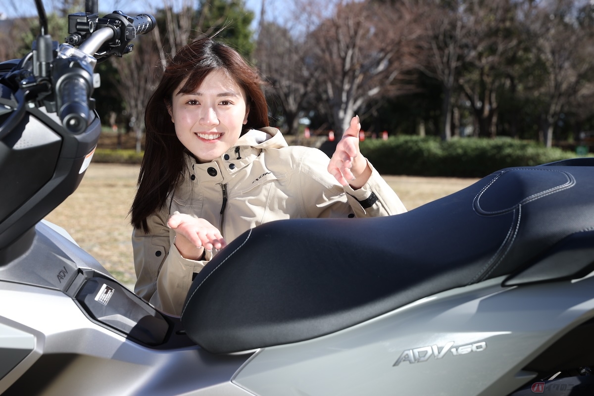 シートの部分が少し盛り上がっていて立体的、前の方がスリムになっているのも特徴