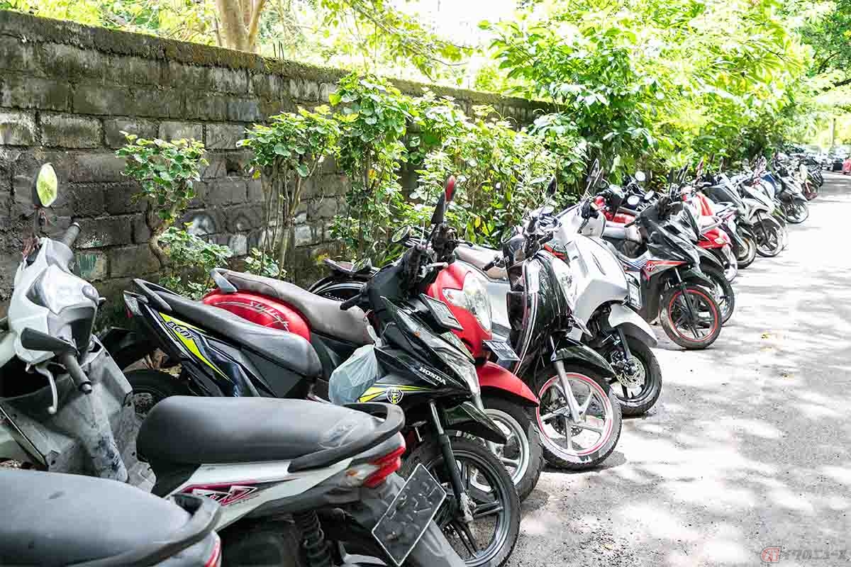2006年に法律が改正され、バイクの駐車禁止違反の取り締まりが厳格化された
