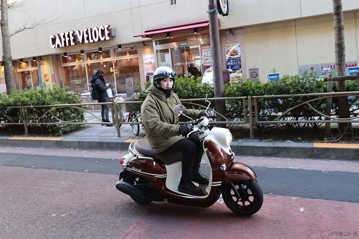 原付には独自のルールがいくつか存在するため、ほかのバイクやクルマと走れる場所が違う場合があることを覚えておく必要がある