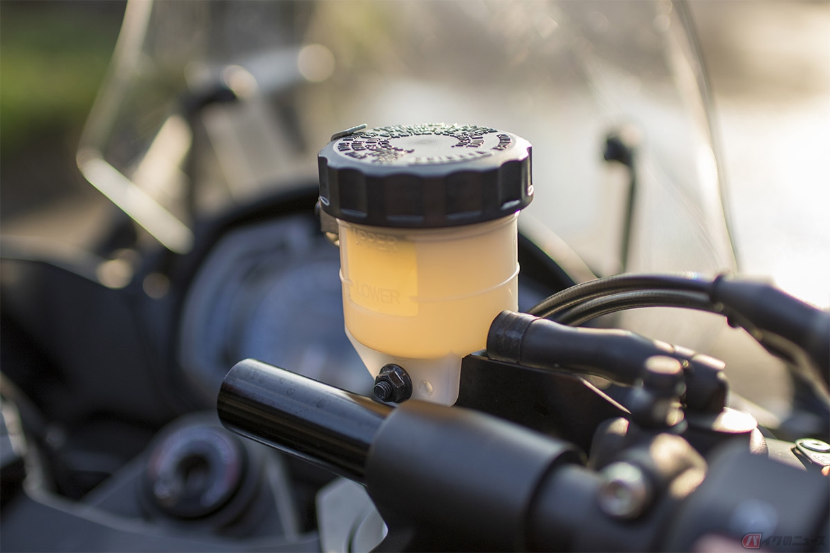 消耗品の交換時期は、ブレーキフルードが2年毎、冷却水は5万km前後とメーカーによって明確に指定されていることがほとんど