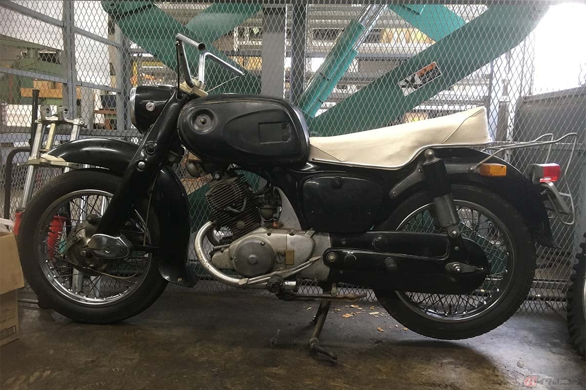 ヤフオクで購入したジャンク品のベンリイC72用タンクを載せたらバッチリ