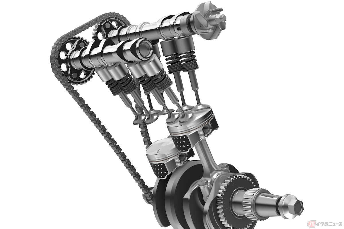 エンジンは、燃焼室内で混合気が燃焼することによってピストンが押し下げられ、上下運動を回転運動に変換し、タイヤに伝達することでバイクを動かす