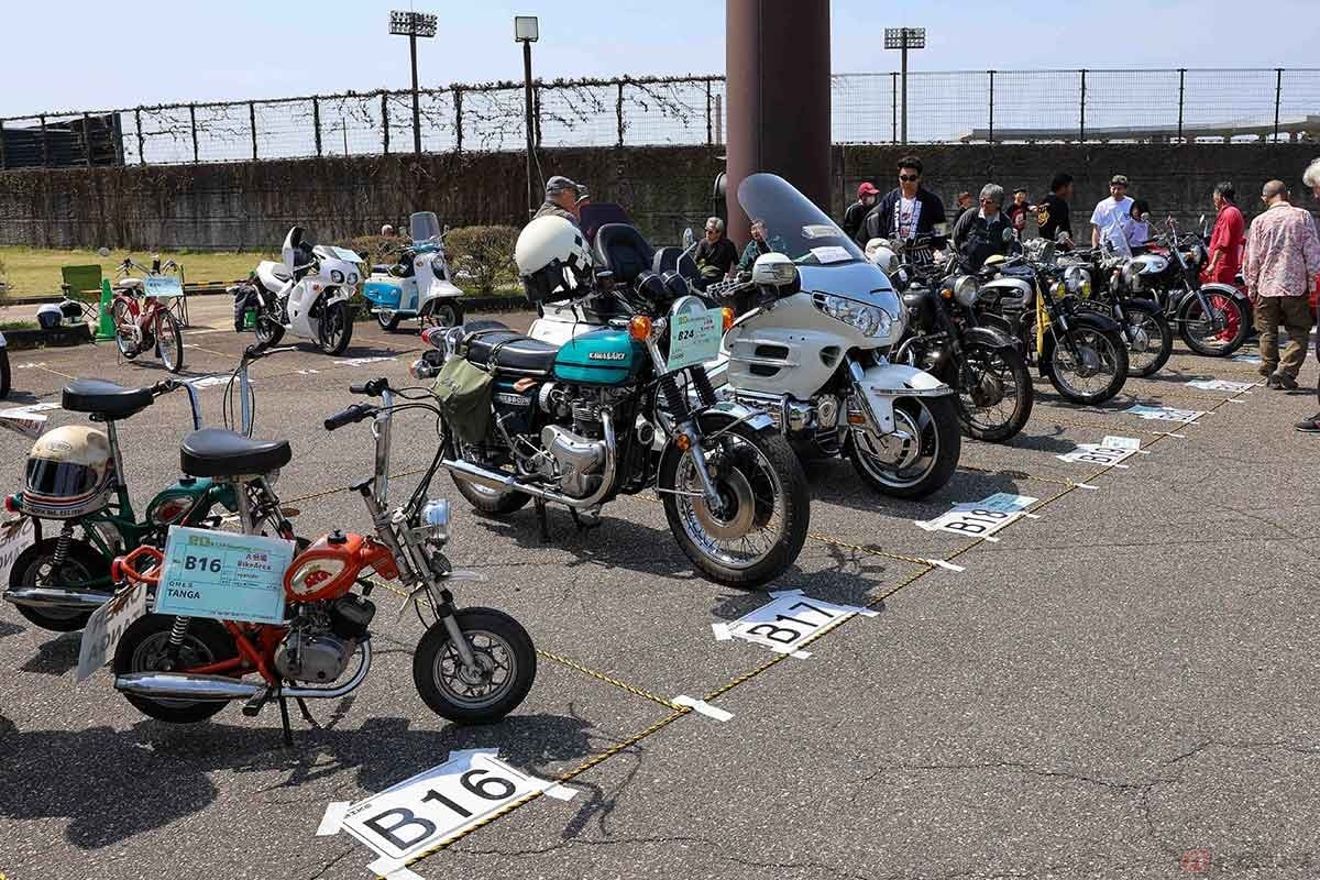 国産・輸入車、年式やカテゴリーにとらわれない自由な出展が魅力の「20世紀ミーティング」は、老若男女問わず楽しめるイベントだ(写真/小林ゆき)