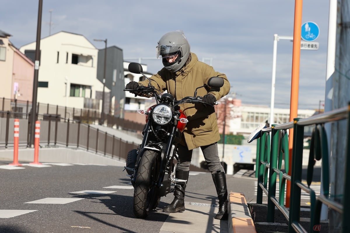 エンジンをかけたままの押し歩きは、エンジンがかかっていることによりすぐに発進させることが可能なことから、運転状態にあるとみなされる