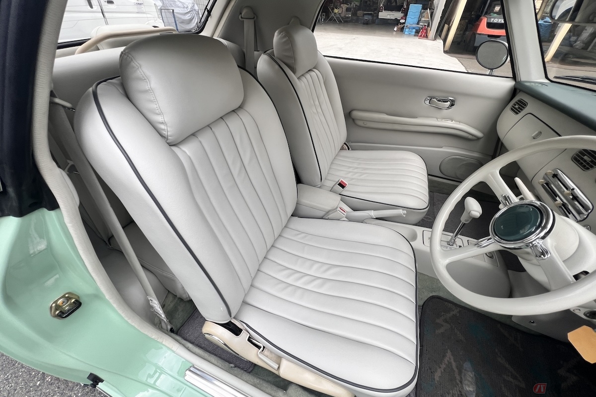 オフホワイト基調のインテリアは気に入ってるポイント(写真提供:ミハラ自動車)