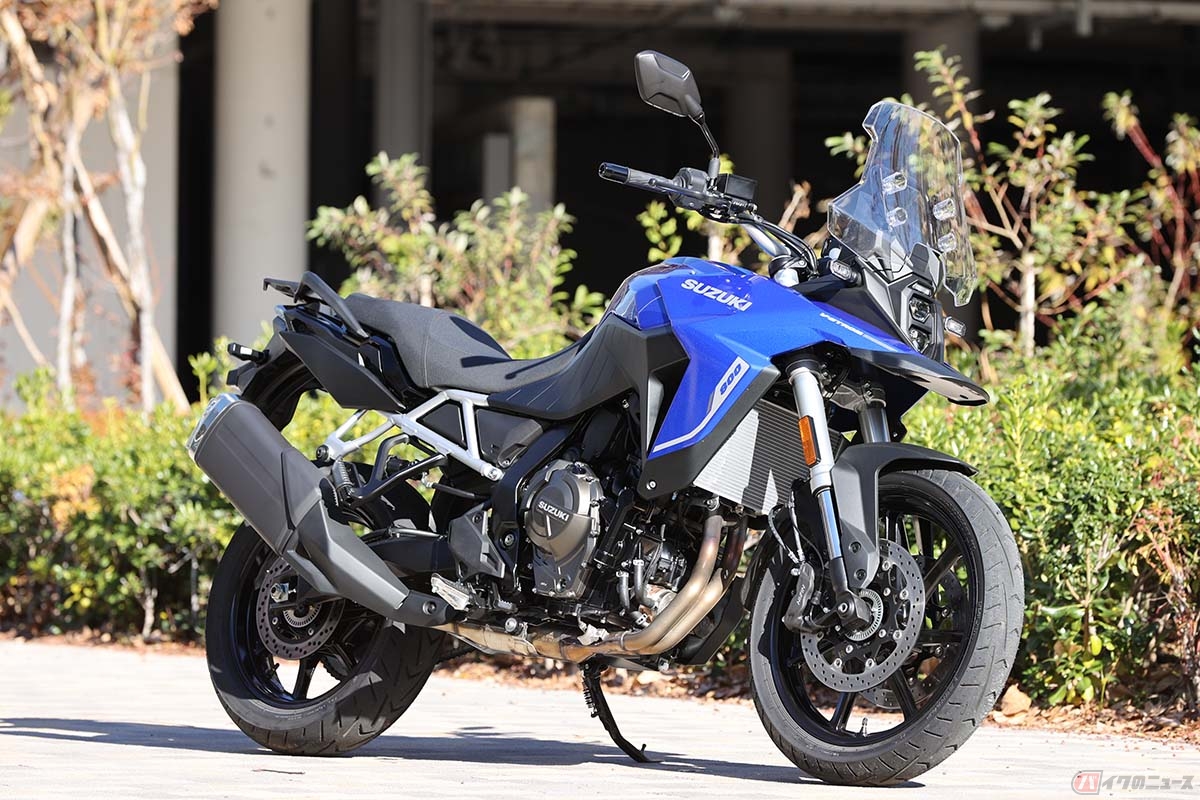 スズキ「GSX-8S」「GSX-8R」と同時開発された「V-STROM 800」。エンジン、フレームの基本設計を共有しつつ、まったく異なる性格に仕上げられています