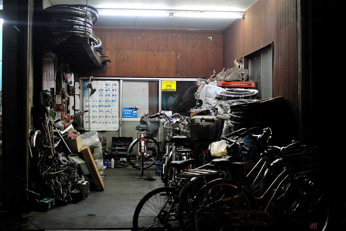 「街の自転車屋さん」は減少している