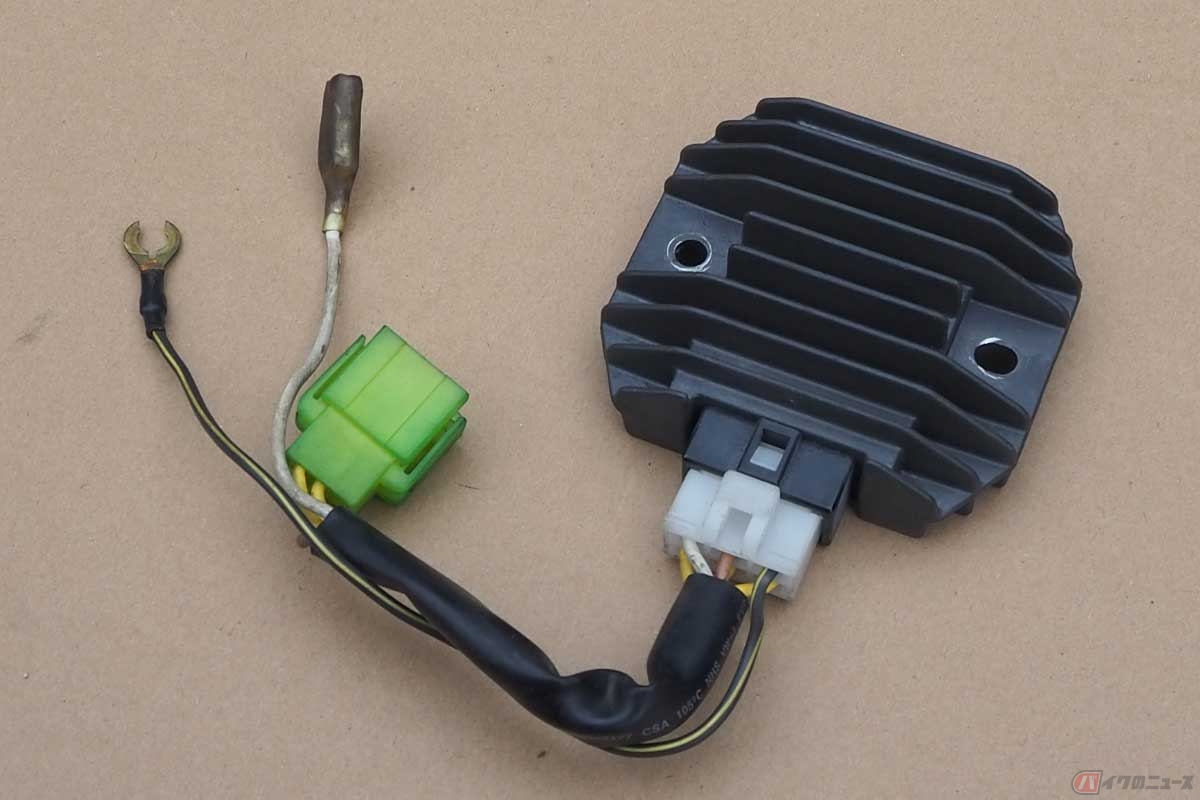 発電機が生み出した電気を整流・整圧するレギュレータ・レクチファイア