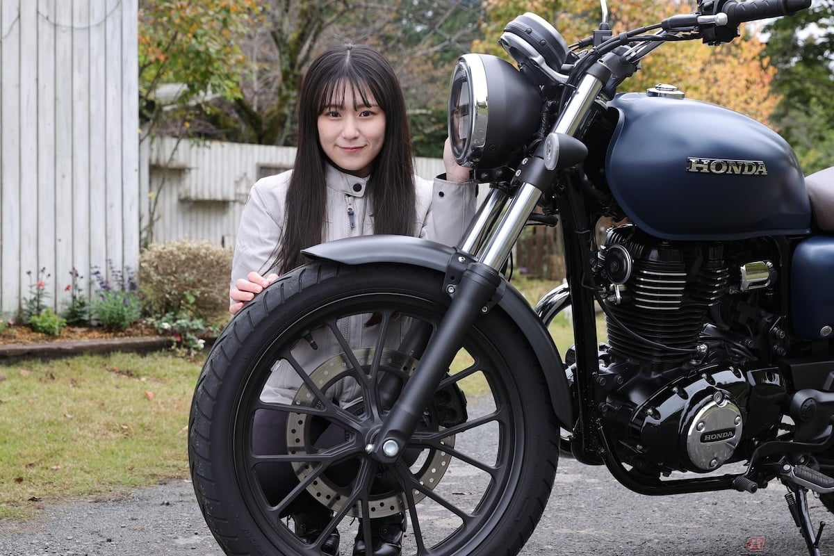 タイヤの横には数字とアルファベットが表記されている