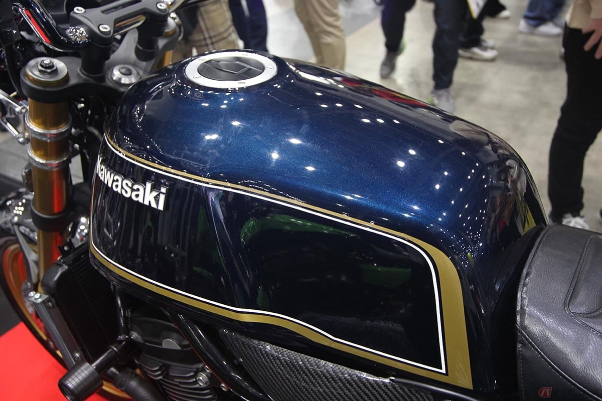 ドレミコレクションが開発中のカワサキ「Z900RS」用の外装セット「Mk.2 Style」プロトタイプに装着されたスチール製の燃料タンク。キャップや燃料ポンプは純正を使用します