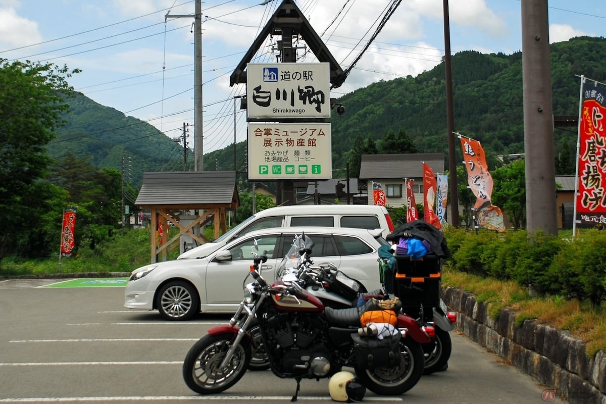 時間帯に関係なく誰でも駐車場を利用して休憩できるほか、トイレや自動販売機などの設備もいつでも利用できるようになっている