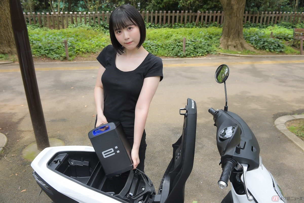 2023年8月、ホンダから一般ユーザー向けモデルの電動バイク「EM1 e:」が発売された