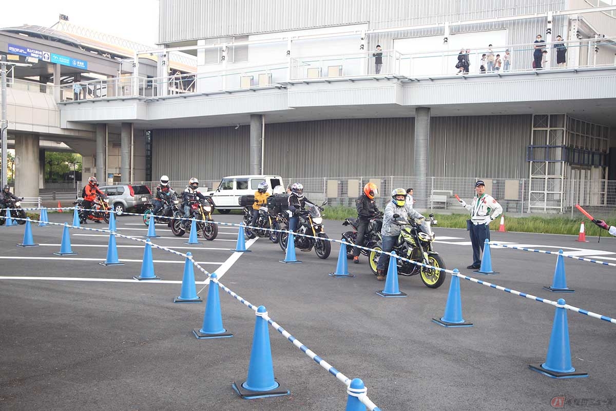 ヤマハが開催したナイトミーティング「The Dark side of Japan Night Meeting 2024」。ゲートオープンと共に続々と参加者が訪れました