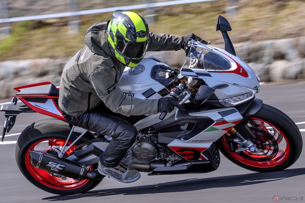 アプリリアのミドルクラス・スーパースポーツ『RS660 EXTREMA（エクストリーマ）』にバイクライターの青木タカオさんが試乗