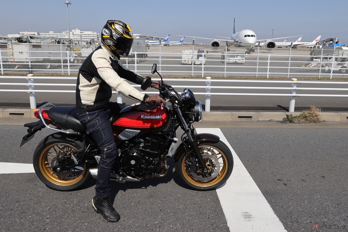 一時停止が定められた場所では、その直前で一旦バイクを停止させる
