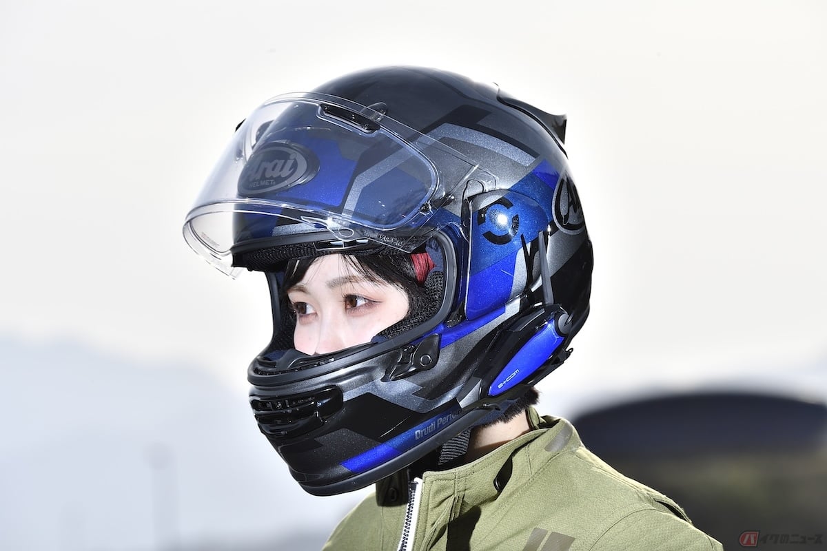 フルフェイスタイプまたはジェットタイプのヘルメットで、「PSC」「SG」「JIS」といったマークの付いたものを着用すれば安心