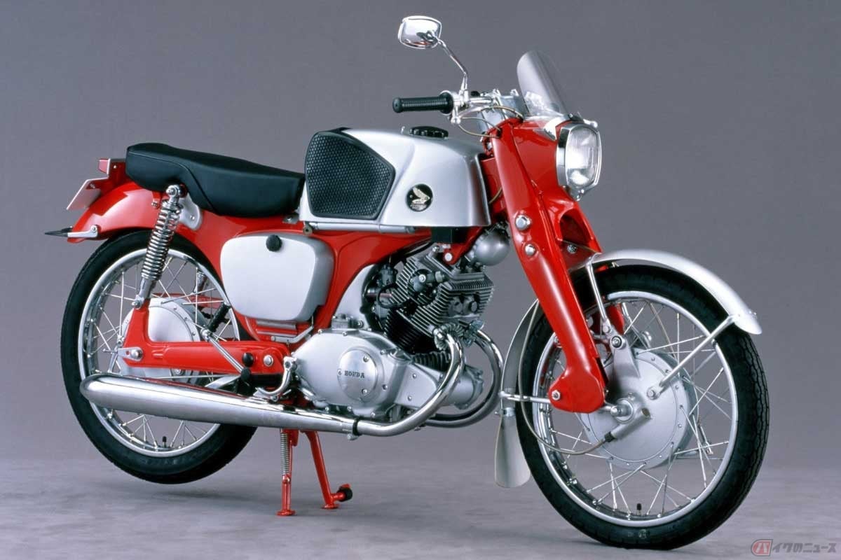 初めての「CB」であるホンダ「ベンリィCB92スーパースポーツ」(1959年発売)は、排気量124ccで最高出力15馬力、リッター121馬力を発揮
