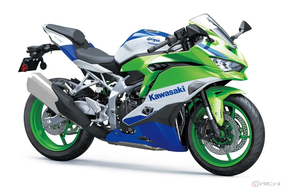 カワサキ「Ninja ZX-4R」(2024年モデル)は、排気量399ccで最高出力77馬力(ラムエア加圧時80馬力)なので、リッター馬力は193馬力(ラムエア加圧時はリッター200.5馬力)