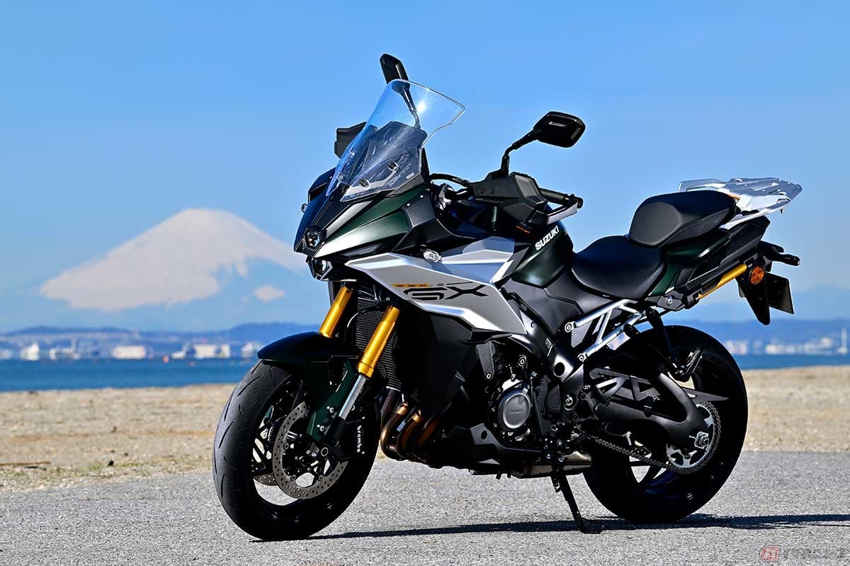 スズキ「GSX-S1000GX」(2024年型)車体色は写真のパールマットシャドーグリーンのほか、トリトンブルーメタリックとグラススパークルブラックの全3種類