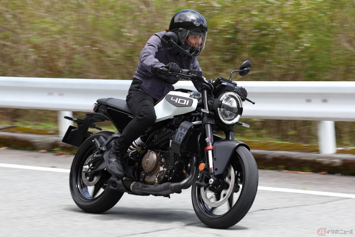 コーナリングも車両に自分の体がすっと馴染むので楽に車体を倒し込むことができる