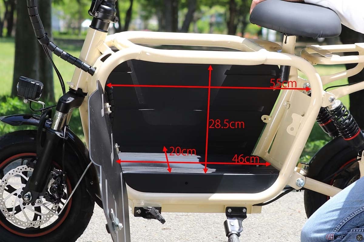 中型犬まで載せることができる電動原付「E-Carry Bike Doggie」