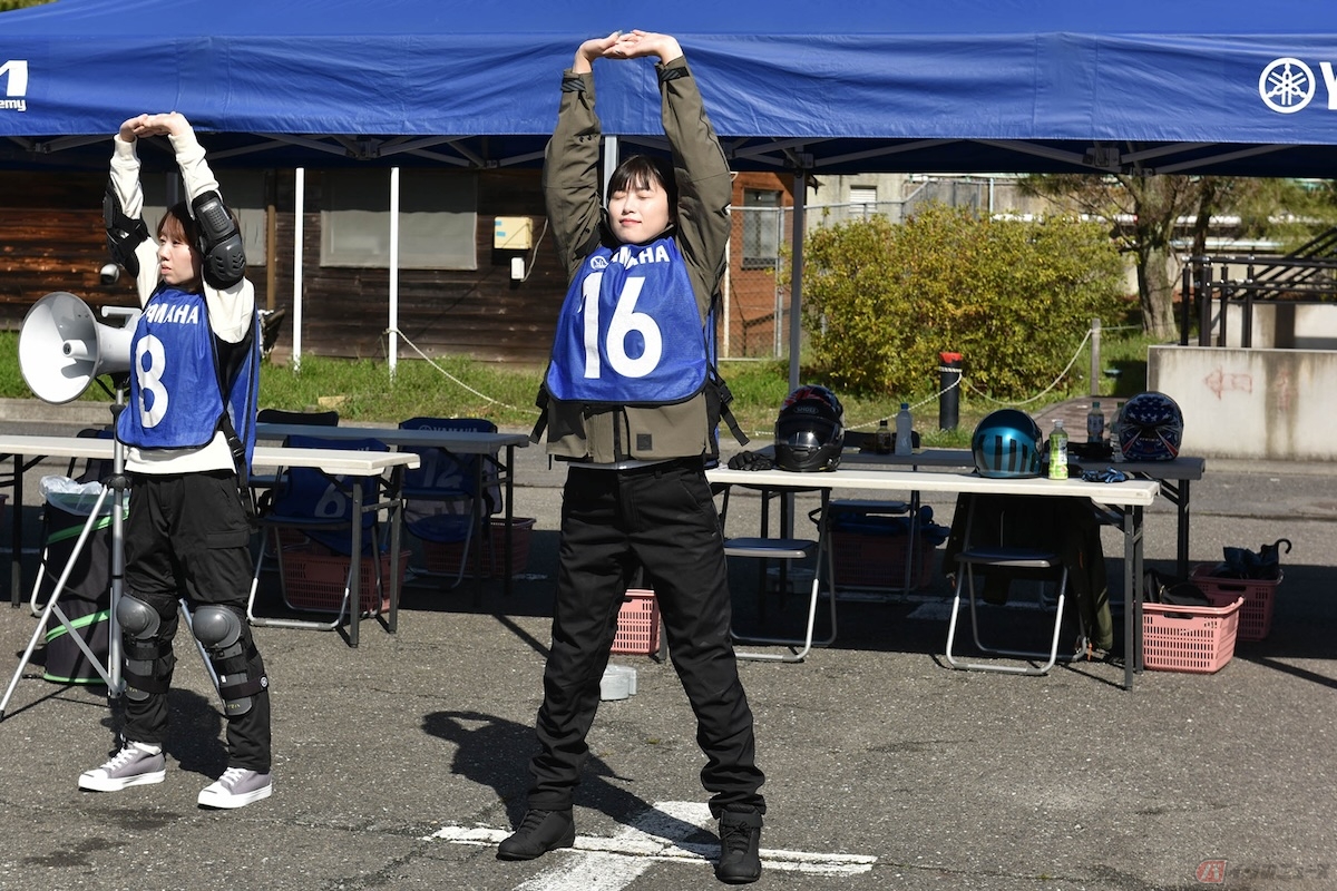 バイクを扱いやすく楽に乗るためには、柔軟性を上げたり体感を鍛えることがよいという