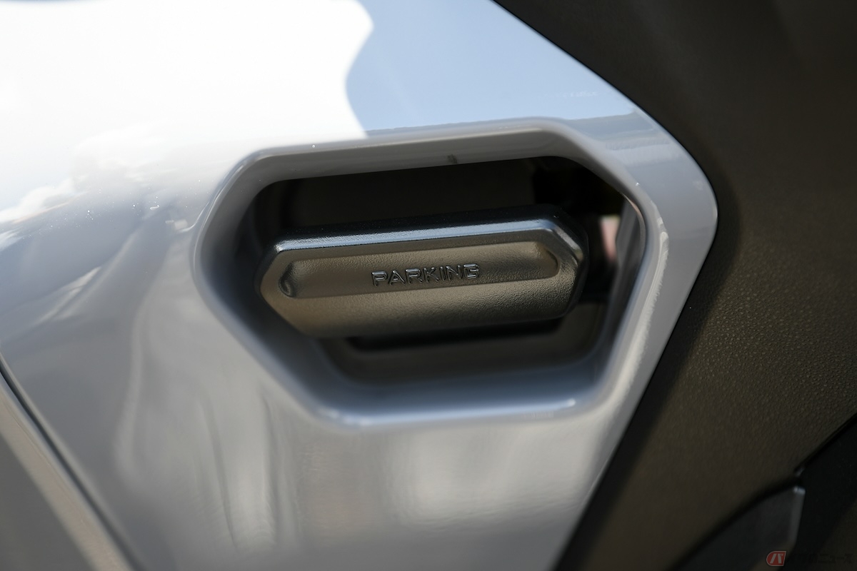 パーキングブレーキを装備するヤマハ「Tricity300」