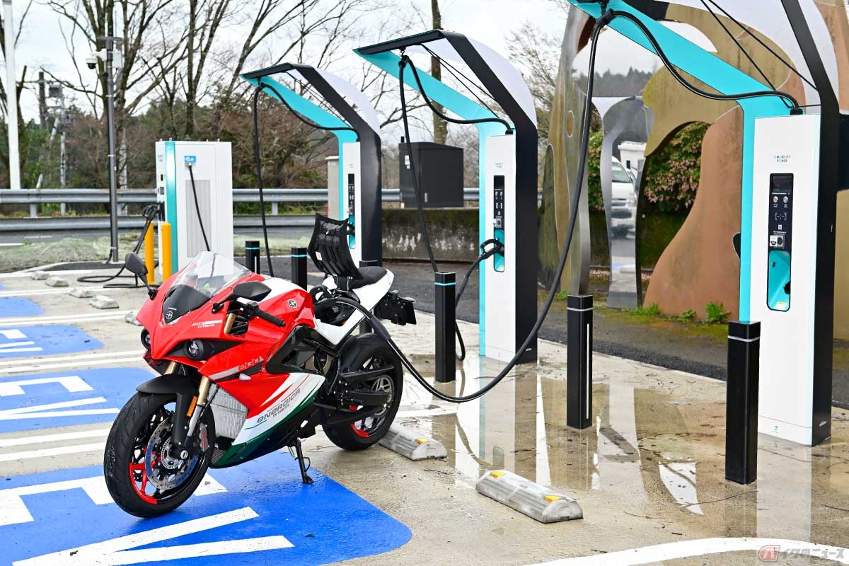 急速充電が可能なCHAdeMO(チャデモ)へ適合している「EGO+」なら、ある程度の距離を移動中でも30分ほどでかなり回復すると実感