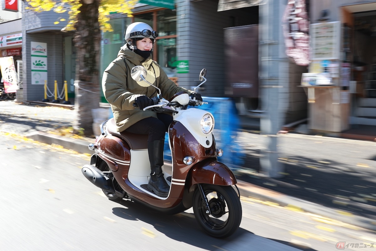 2021年度の二輪車市場動向調査によると、50ccのスクーターを保有している人の週平均使用日数は4.5日