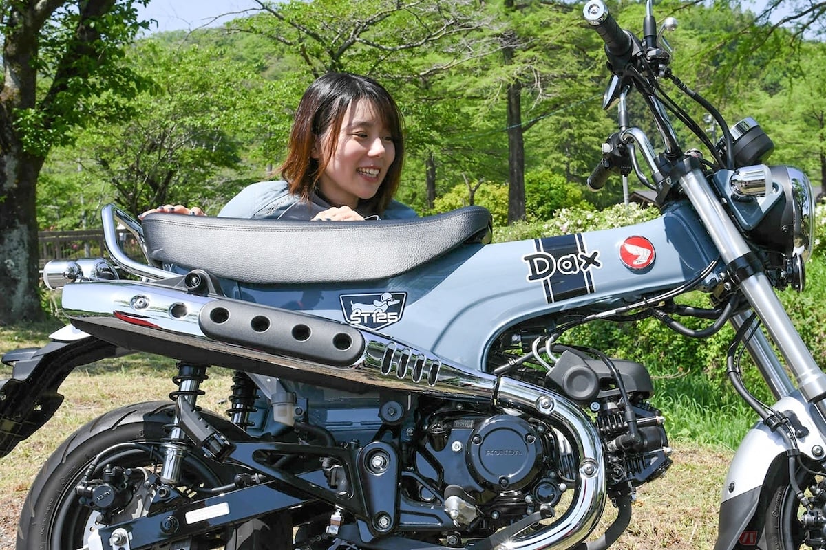 ミニチュアダックスフンドの胴体に見えるボディに長いシートが可愛らしい