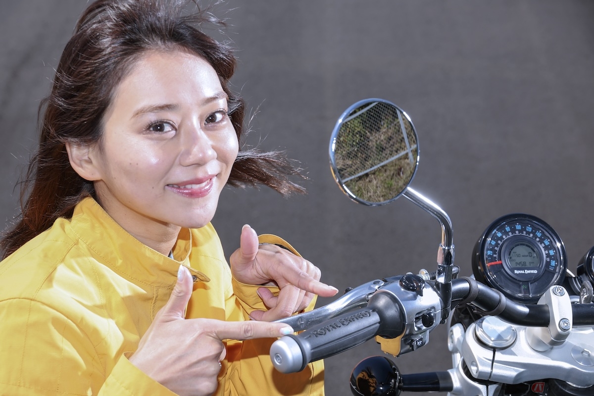 手元のグリップにもロイヤルエンフィールドのロゴが入っています