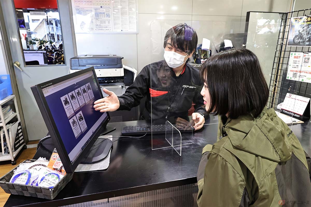 修理中などにバイクが必要にもかかわらず代車の用意が無かった場合は、レンタルバイクを借りるのもひとつの手