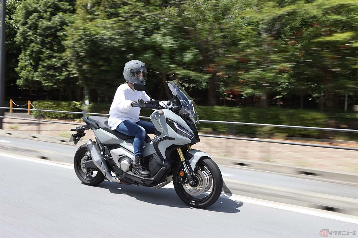 排気量51cc以上のバイクのキープレフトの基本は、道路の一番左の車線を走ることであり、左側に寄って走らなくても違法にはならない