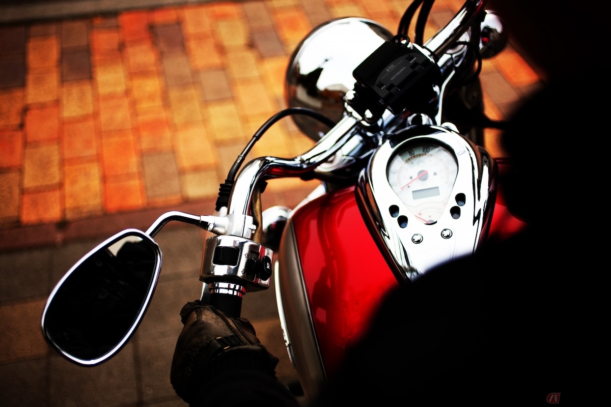 「バイクに跨られた」というだけでは罪に問うことはできない