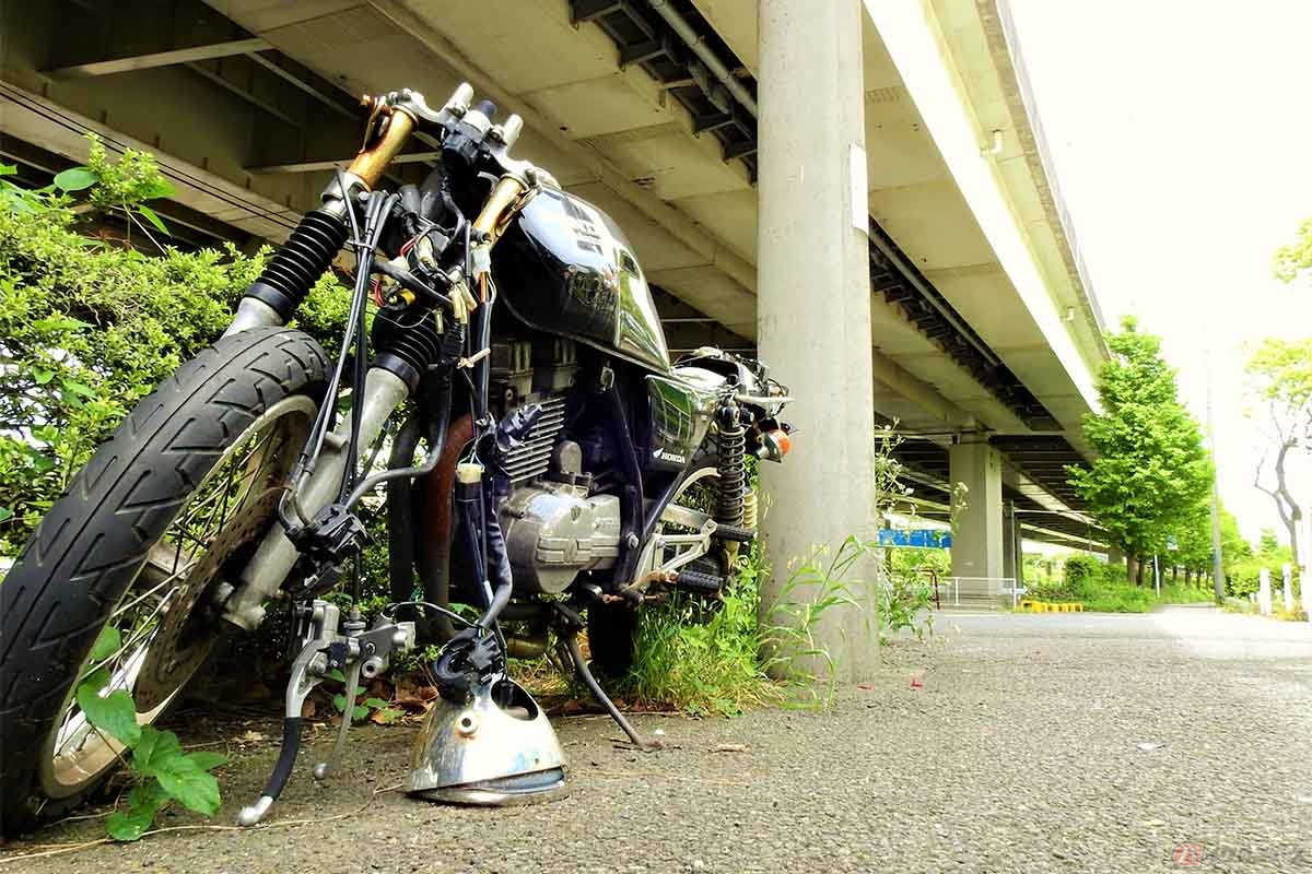 二輪車リサイクルシステムとは、不要になった二輪車のリサイクル化および適正な処理を実現するために、メーカーと輸入事業者が関連販売店などと協力して、自主的におこなっている取り組みのこと