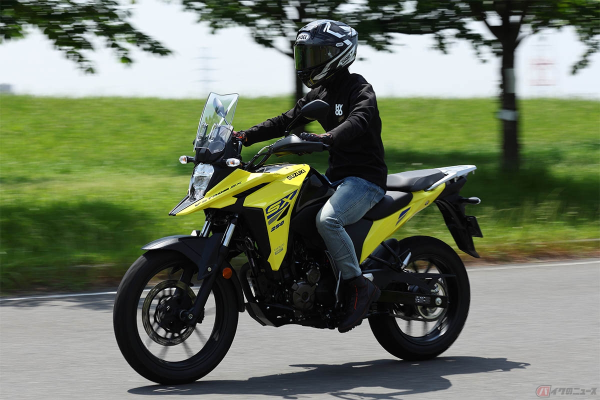 スズキ「Vストローム250SX」の走りを楽しむレーシングライダーの石塚健選手