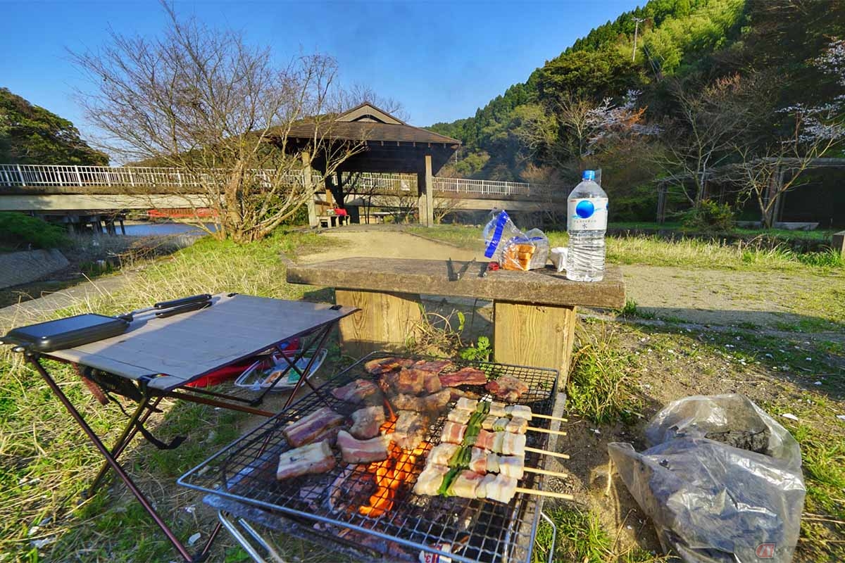 厚生労働省によると、1日の適正な飲酒量は、純アルコールで男性が20g、アルコール分解速度が遅い女性で10g程度とされている
