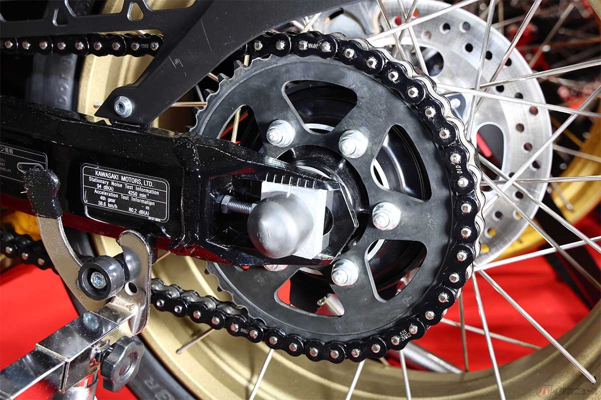 純正品最大の特徴は、耐久試験や摩耗試験など、バイクやエンジンを開発する際に使用されているものと同等の物であるという事