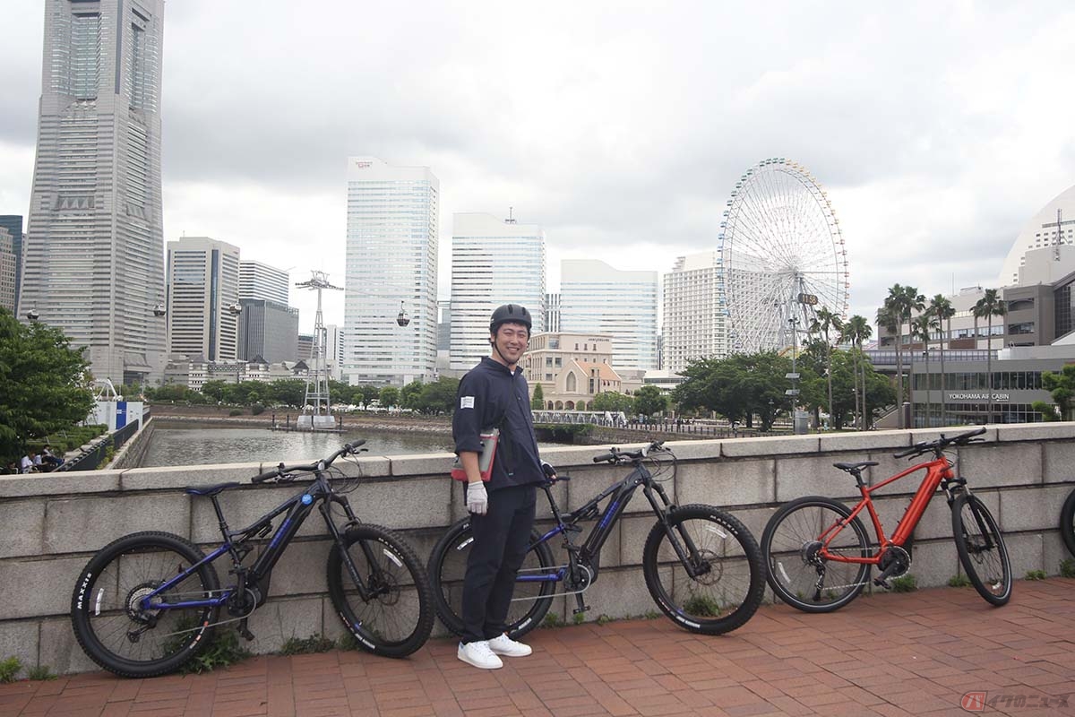 Yamaha E-Ride Baseが行う横浜ガイドツアーでの一コマ。親切、丁寧なスタッフが前後に帯同してくれるため、安心して走行を楽しむことができます