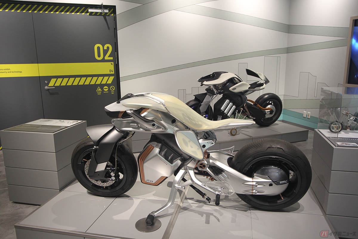 Yamaha E-Ride Baseに展示された「MOTOROiD」「MOTOROiD2」