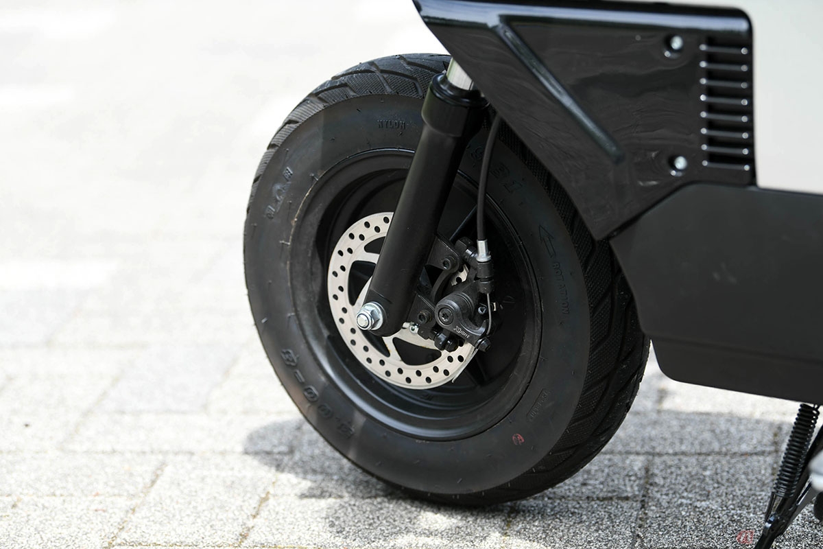 フロントブレーキには機械式ディスクを採用するFELO「M壱」