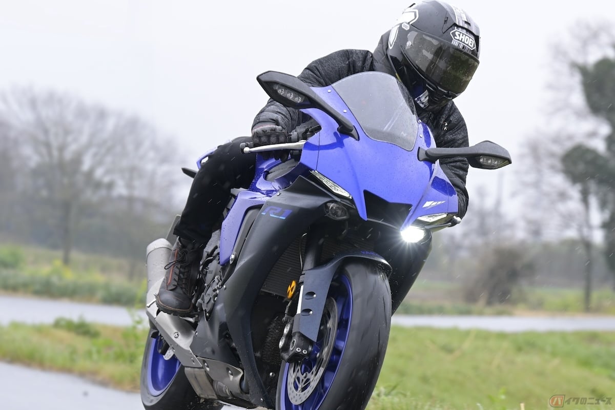 雨が降る中をバイクで走ると砂や泥が車体に付着したまま残って、見目が悪くなってしまうことに繋がる