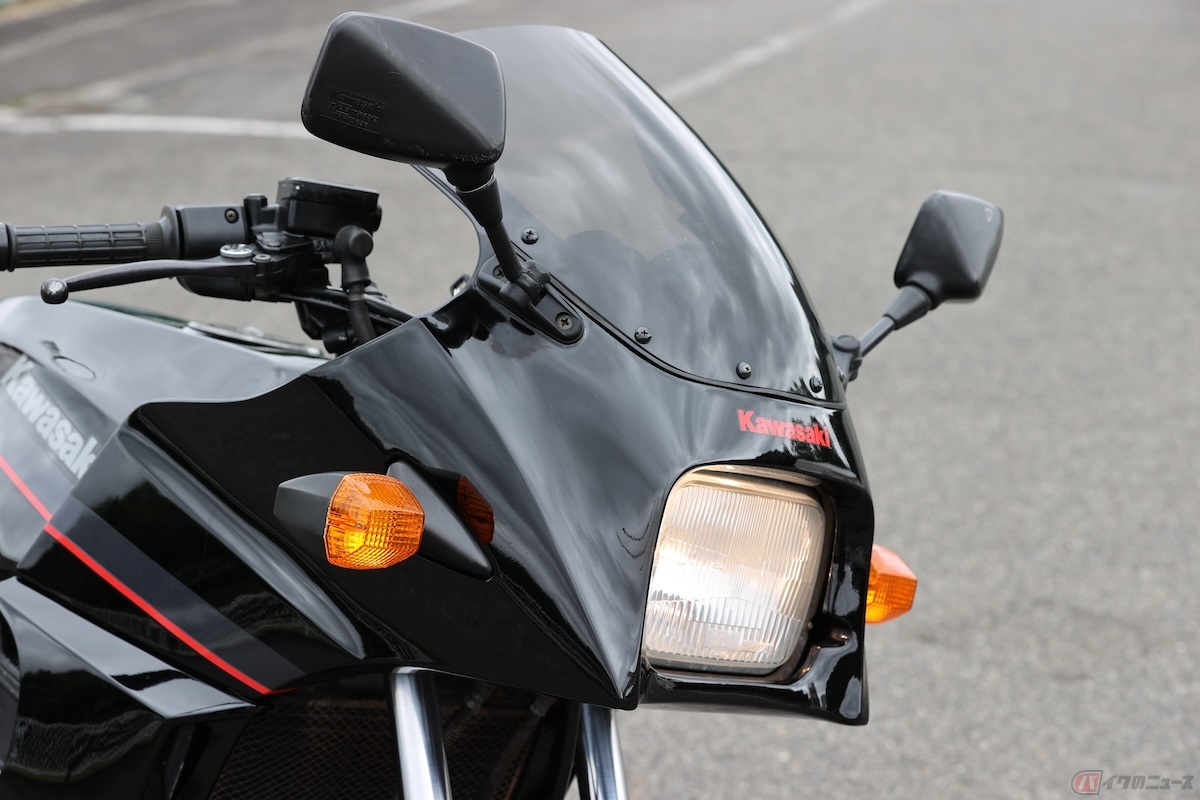 1998年4月以降に生産されたバイクには、前照灯をオフにするスイッチが装備されていない