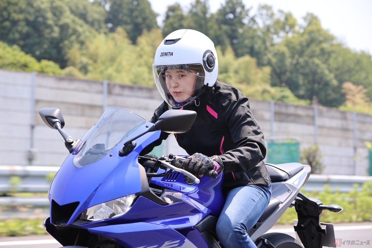 バイクの存在にドライバーがまったく気づいていない "死角に入っている" というケースは珍しくない