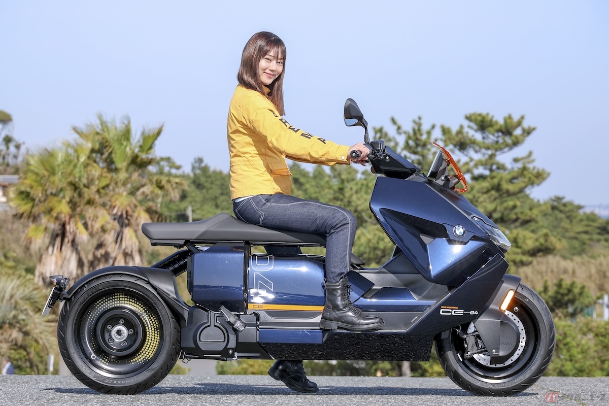 足つき性はシート高800mmで問題はありませんが、車重231kgと少々重めのためバック機能を使わずに取り回すのには苦労するかも