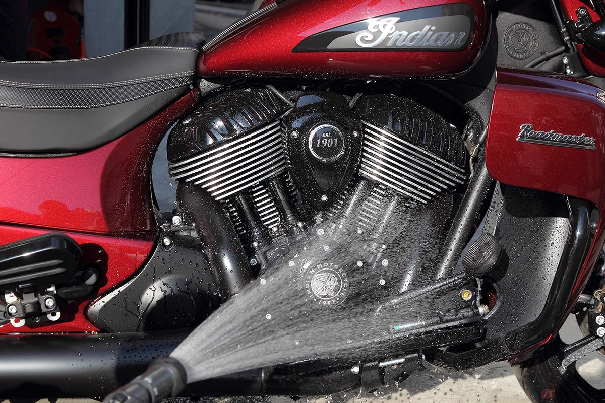 コーティング施工後、メンテナンスは簡単な水洗いでOK。水をかけ、軽くふき取れば汚れが落ちるとのこと。エアで水分を飛ばせば尚よしとのことです