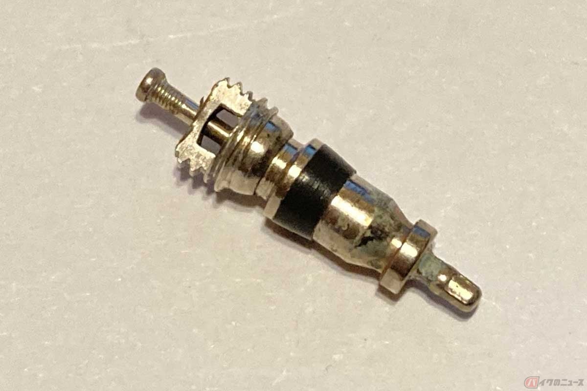 エアバルブに内蔵されるバルブコア(通称:ムシ)