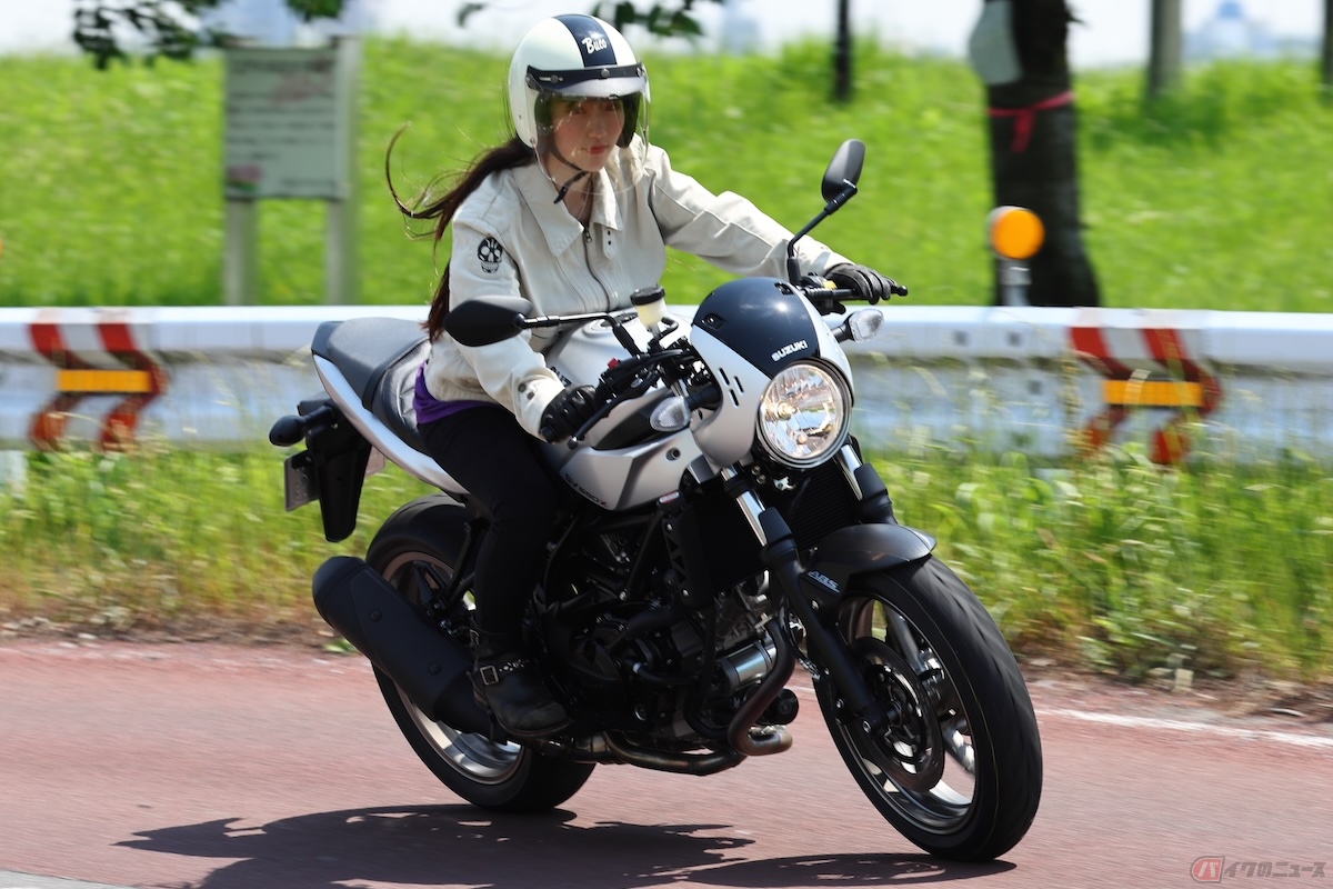 「SV650X」はコーナリングも含めて、軽快でスポーティーで楽しく走れるバイク