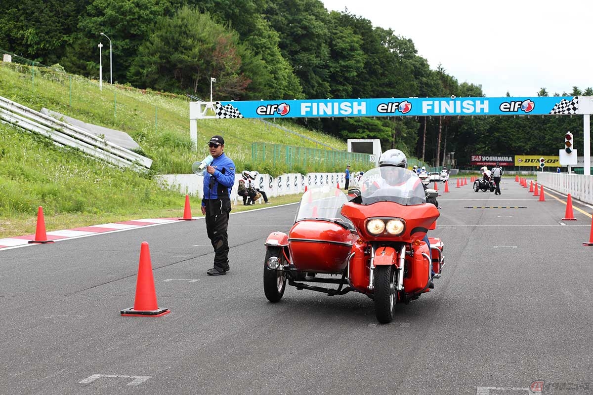 那須モータースポーツランドで、レッドバロン主催のサイドカーのライディングスクールを撮影していた