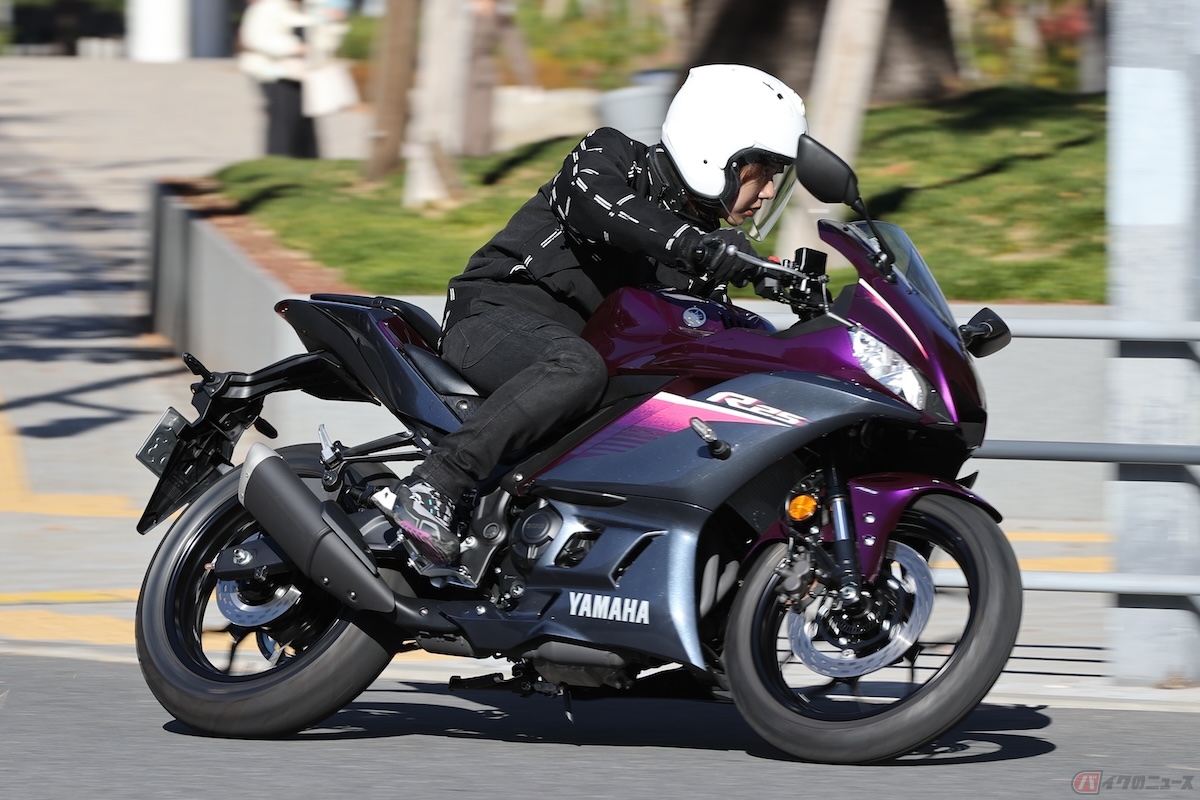 ハンドルを握るだけで自然に体が格好良く乗れるヤマハ『YZF-R25 ABS』